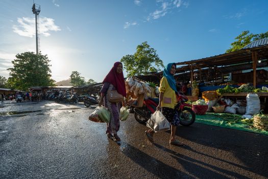 Vibrant market activity in Kuang, West Nusa Tenggara, with locals shopping at sunrise.